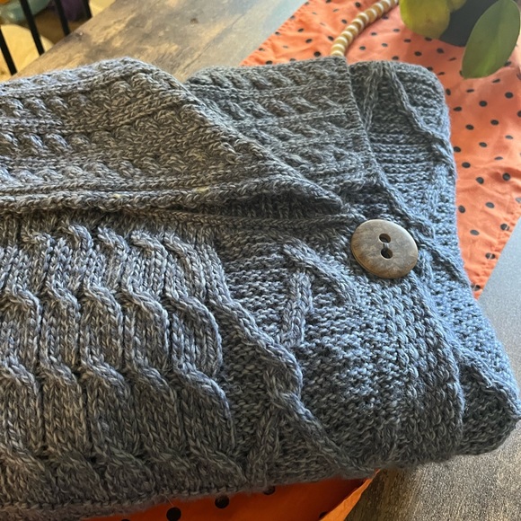 100% Merino Wool, made in Ireland, Shannon Woolen Mills Blue One Button Cardigan - Picture 2 of 7